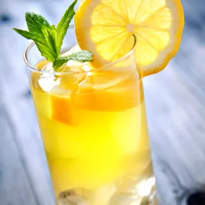 Refreshing thumb of Peach Lemonade Spritzer